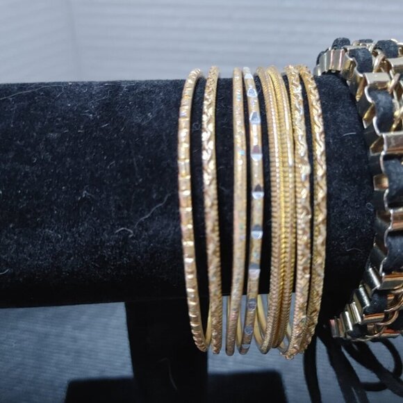 5/$100 Jewelry Lot Mixed Bracelets 7 Wearable Costume Jewelry Crafter Gold tone - Picture 4 of 11